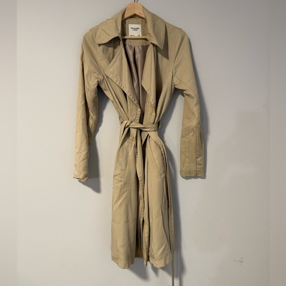 Abercrombie & Fitch Jackets & Blazers - Abercrombie & Fitch Beige Trench Coat